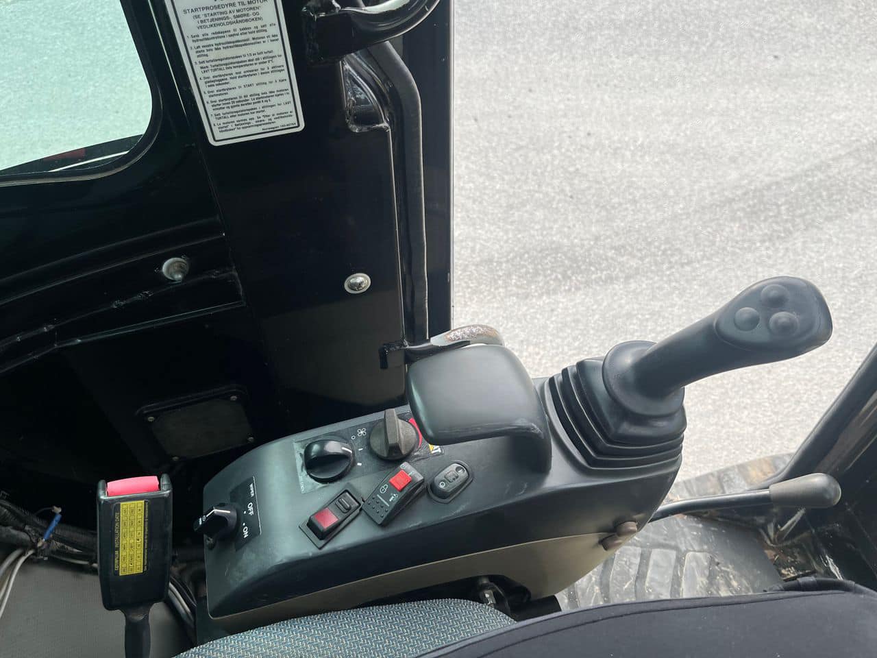 Mini pelle Caterpillar 304CR avec rotortilt et 3 godets – Image 20