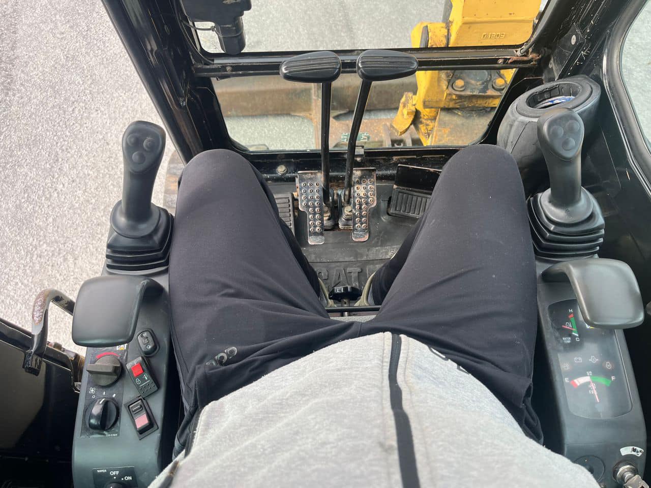 Mini pelle Caterpillar 304CR avec rotortilt et 3 godets – Image 23