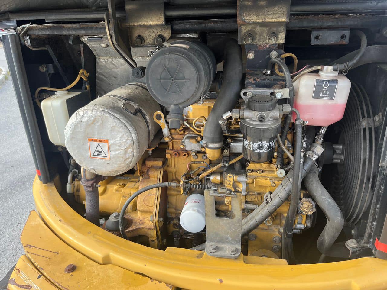 Mini pelle Caterpillar 304CR avec rotortilt et 3 godets – Image 25