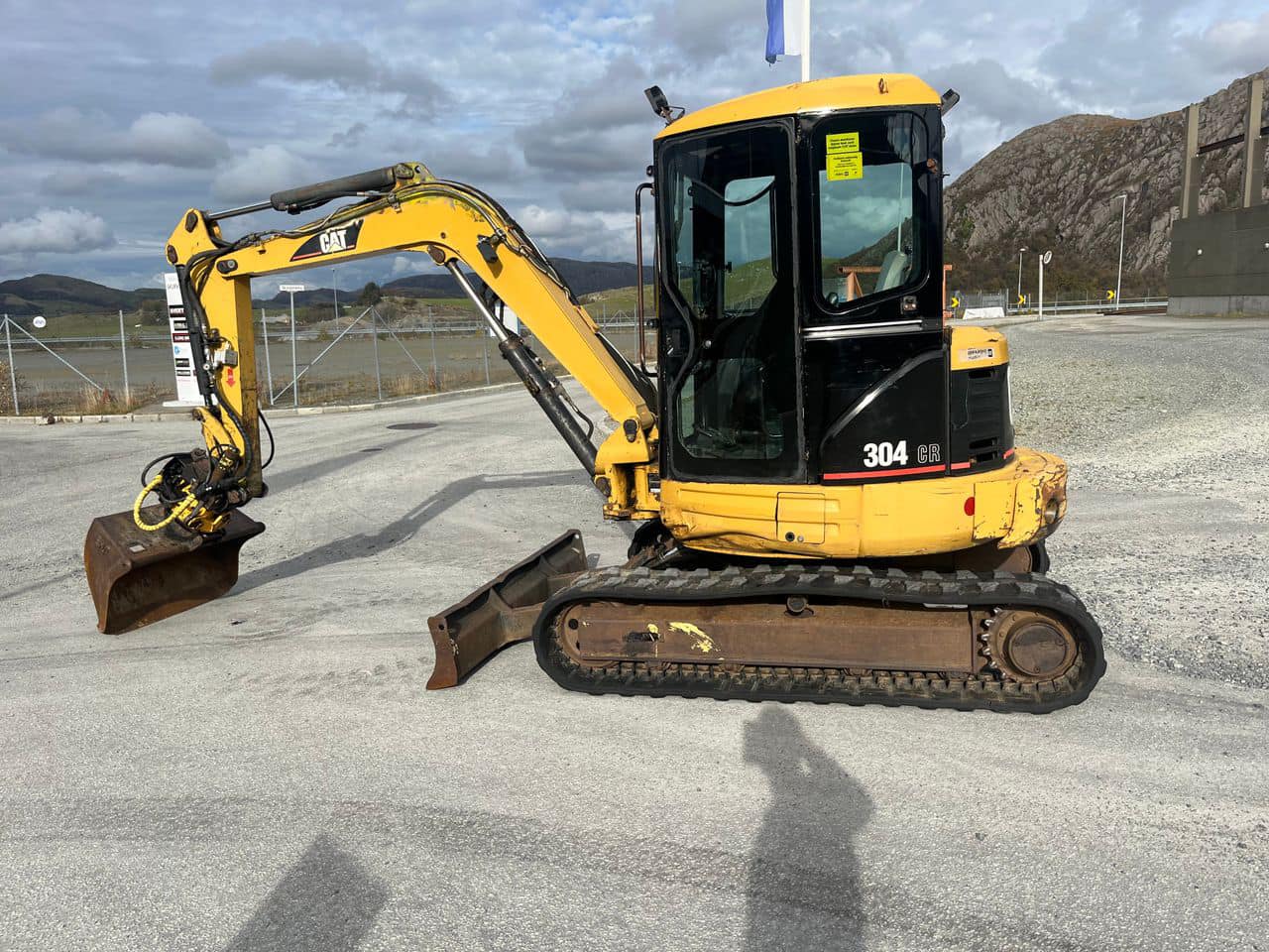 Mini pelle Caterpillar 304CR avec rotortilt et 3 godets – Image 26