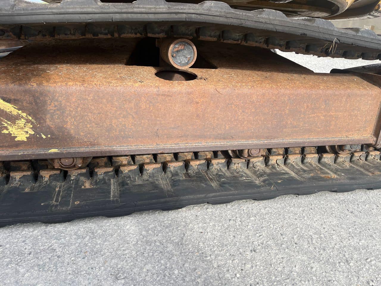 Mini pelle Caterpillar 304CR avec rotortilt et 3 godets – Image 33