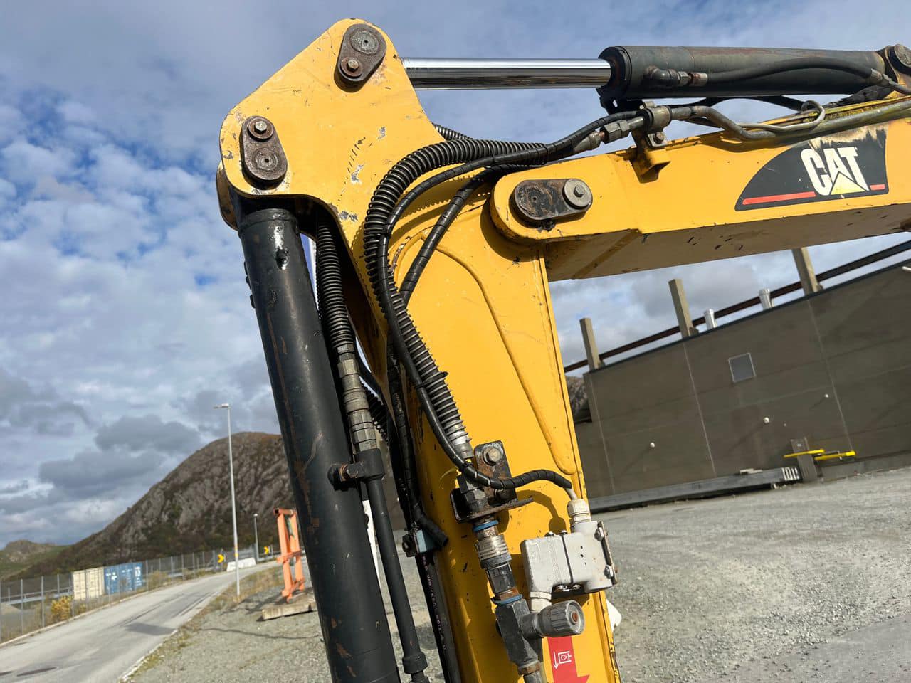 Mini pelle Caterpillar 304CR avec rotortilt et 3 godets – Image 36