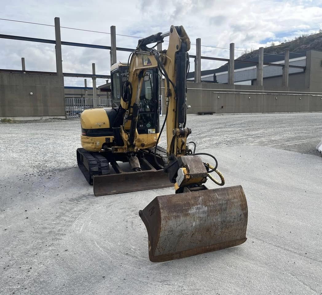 Mini pelle Caterpillar 304CR avec rotortilt et 3 godets – Image 40