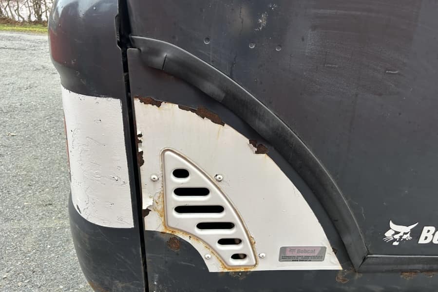 Mini pelle Bobcat E16 avec 4 godets – Image 57