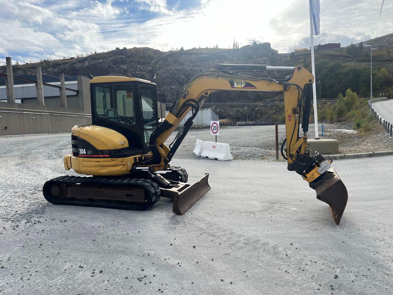 Mini pelle Caterpillar 304CR avec rotortilt et 3 godets