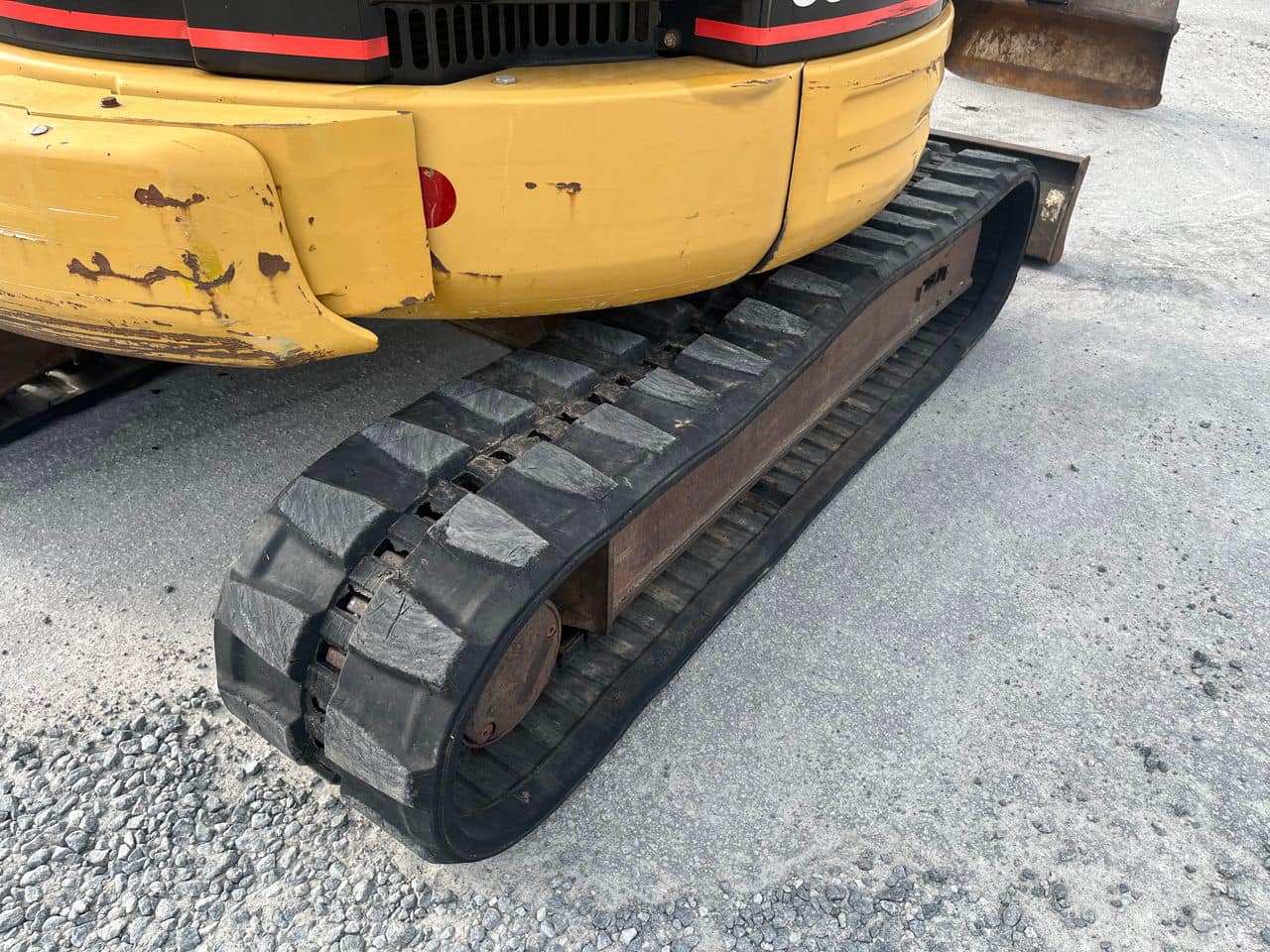 Mini pelle Caterpillar 304CR avec rotortilt et 3 godets – Image 44