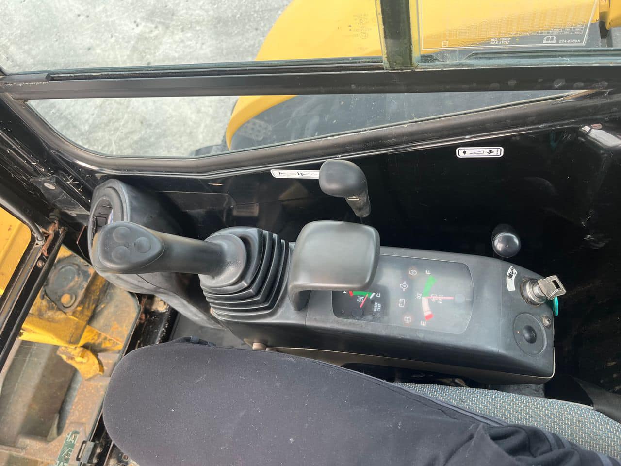 Mini pelle Caterpillar 304CR avec rotortilt et 3 godets – Image 47