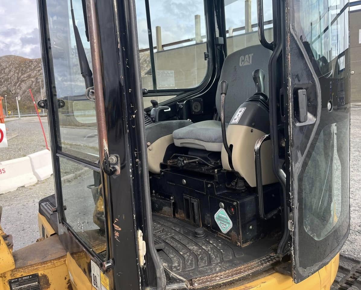 Mini pelle Caterpillar 304CR avec rotortilt et 3 godets – Image 48