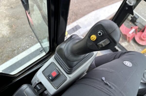 Mini pelle CAT 302CR avec engcon et remorque – Image 5