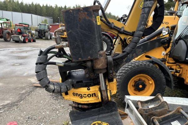 Mini pelle CAT 302CR avec engcon et remorque – Image 10
