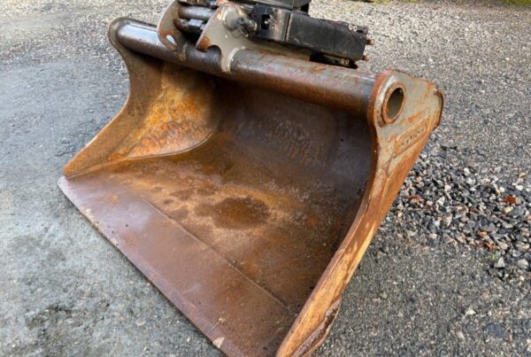 Mini pelle Volvo EC60E avec Tiltrotateur – Image 2