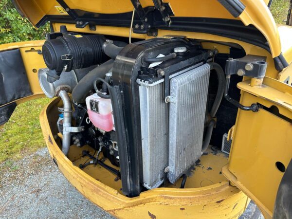 Mini-pelle Caterpillar 302.5C avec 3 godets – Image 11