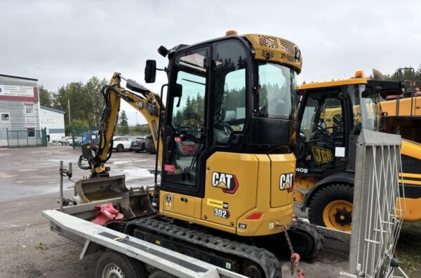Mini pelle CAT 302CR avec engcon et remorque – Image 15