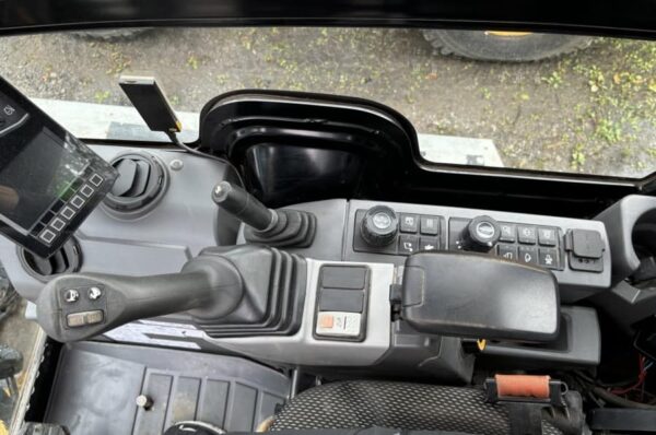 Mini pelle CAT 302CR avec engcon et remorque – Image 19