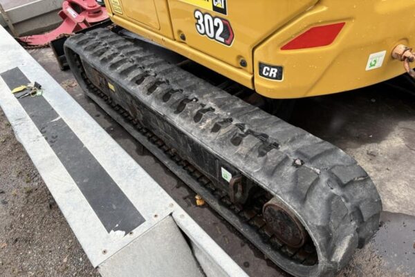 Mini pelle CAT 302CR avec engcon et remorque – Image 21