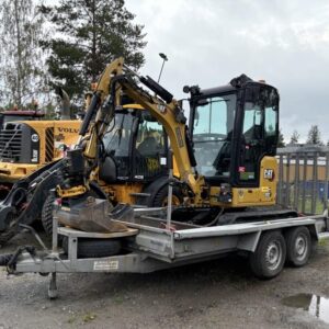 Mini pelle CAT 302CR avec engcon et remorque