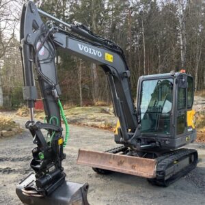Mini pelle Volvo EC60E avec Tiltrotateur