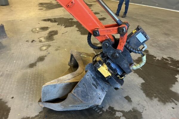 Mini pelle Kubota U27-4 avec Tiltrotator – Image 6