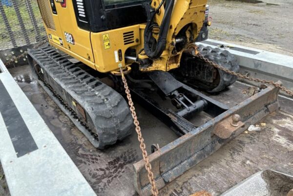 Mini pelle CAT 302CR avec engcon et remorque – Image 29
