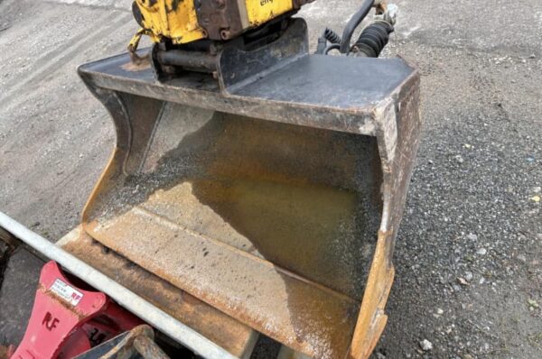 Mini pelle CAT 302CR avec engcon et remorque – Image 31