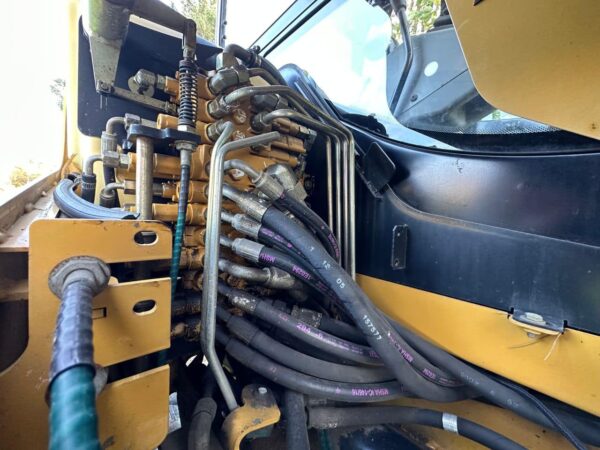 Mini-pelle Caterpillar 302.5C avec 3 godets – Image 26