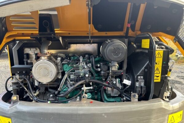 Mini pelle Volvo EC60E avec Tiltrotateur – Image 76