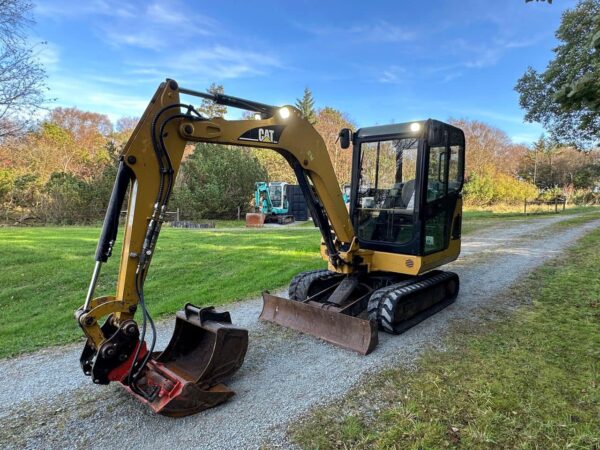 Mini-pelle Caterpillar 302.5C avec 3 godets – Image 32