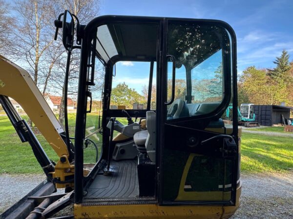 Mini-pelle Caterpillar 302.5C avec 3 godets – Image 37