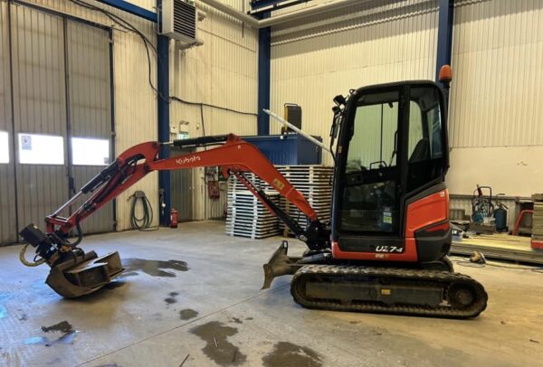Mini pelle Kubota U27-4 avec Tiltrotator – Image 11