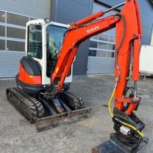 Mini pelle Kubota U25-3EU avec  Remorque