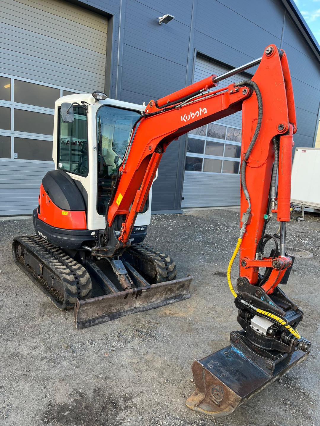 Mini pelle Kubota U25-3EU avec Remorque