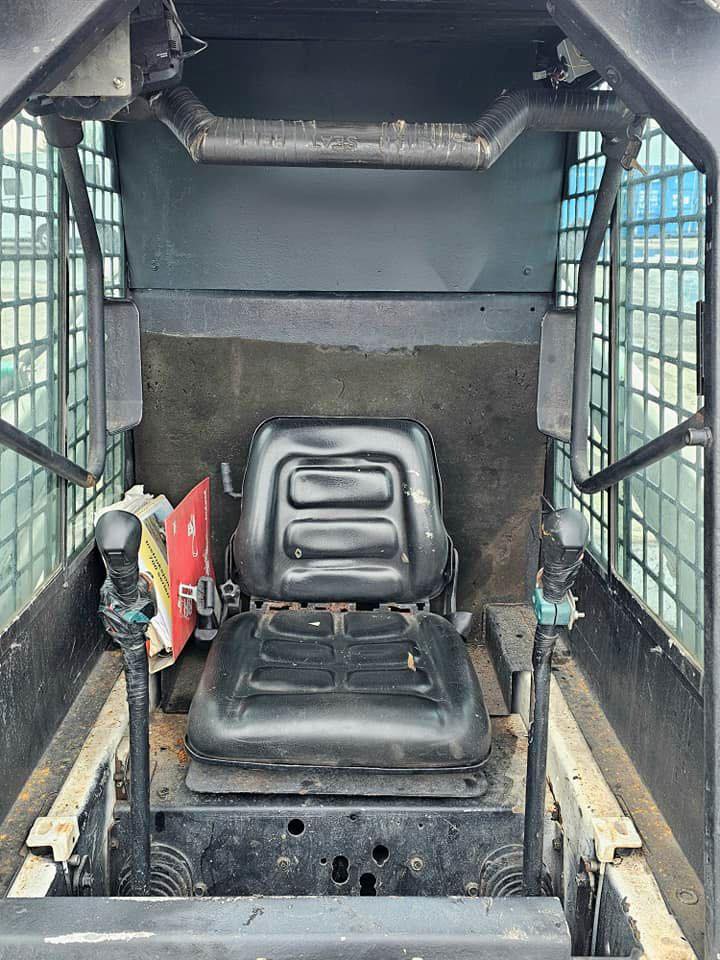 Chargeuse Bobcat 753 avec les accessoires – Image 2