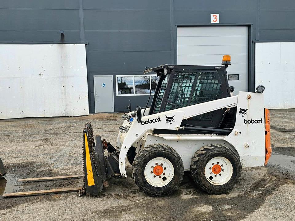 Chargeuse Bobcat 753 avec les accessoires – Image 4