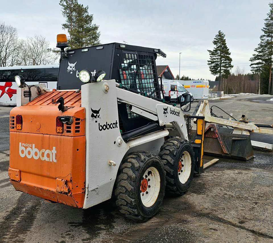 Chargeuse Bobcat 753 avec les accessoires – Image 5