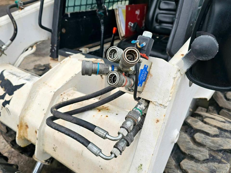 Chargeuse Bobcat 753 avec les accessoires – Image 10