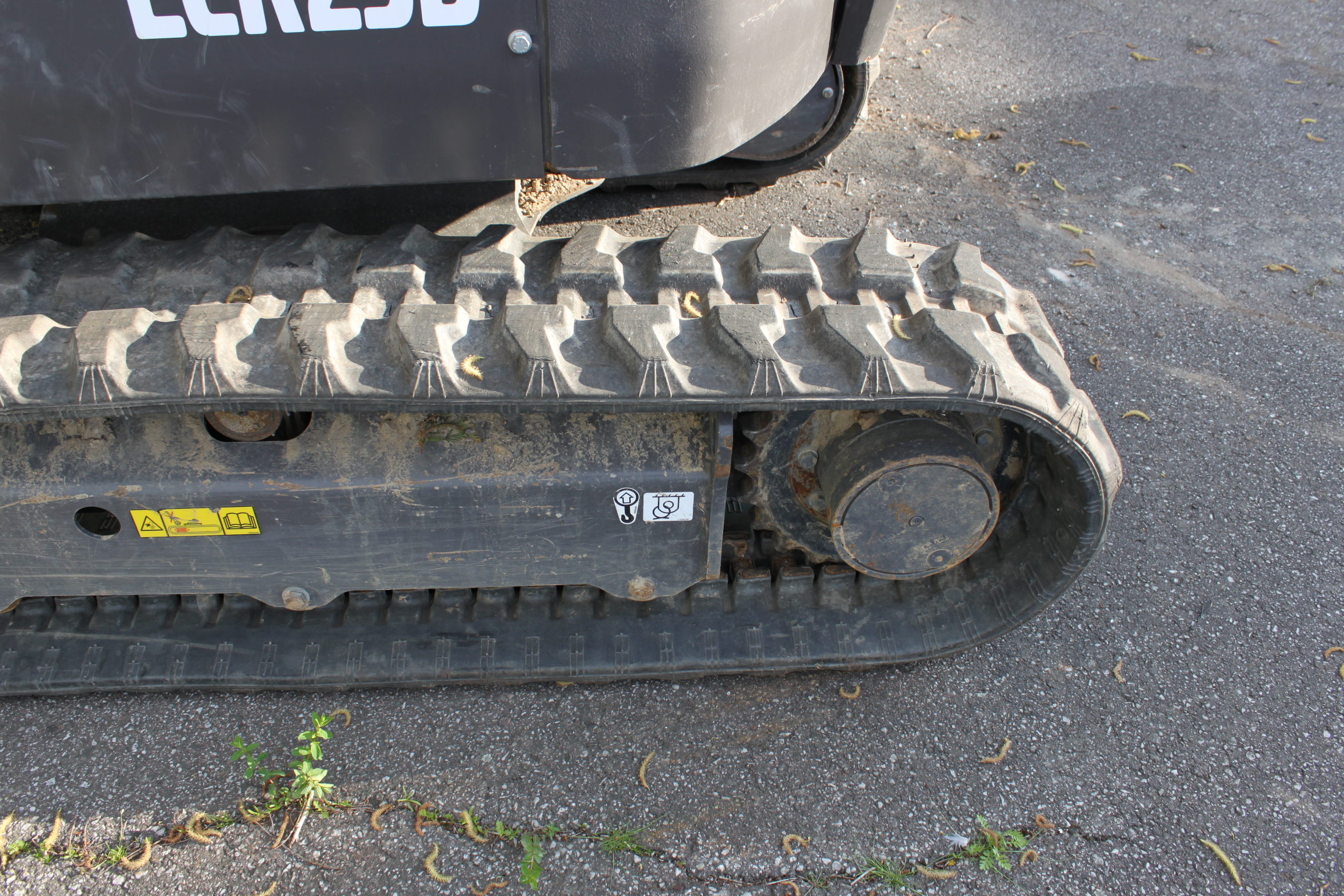 Mini pelle Volvo ECR 25D avec Engcon et remorque – Image 9