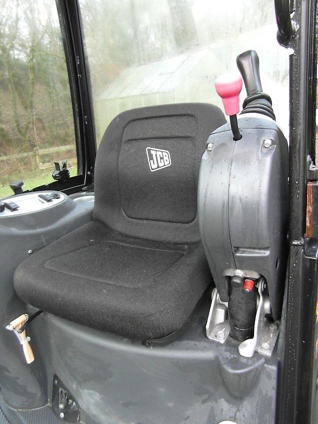 mini pelle JCB 8016 CTS avec 4 godets – Image 2