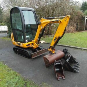 mini pelle JCB 8016 CTS avec 4 godets