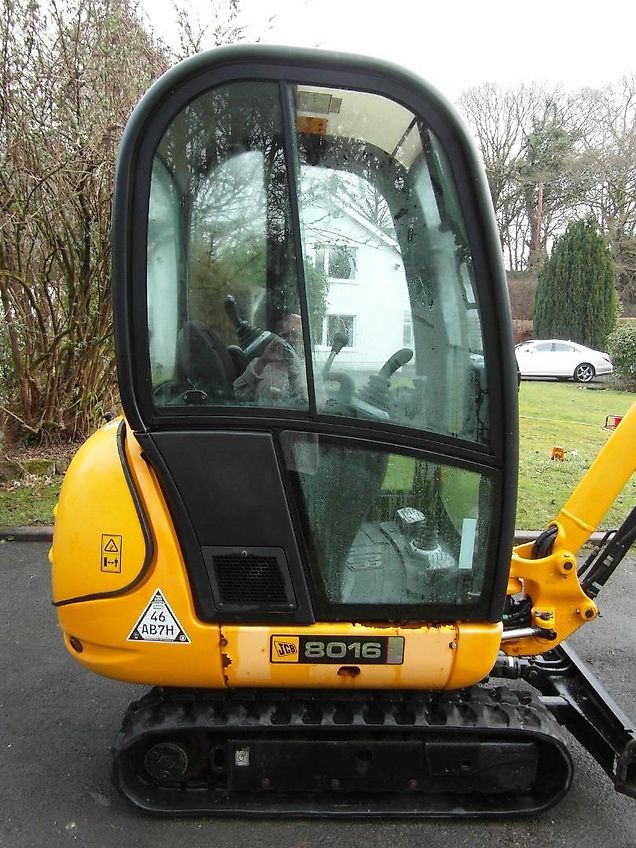 mini pelle JCB 8016 CTS avec 4 godets – Image 5