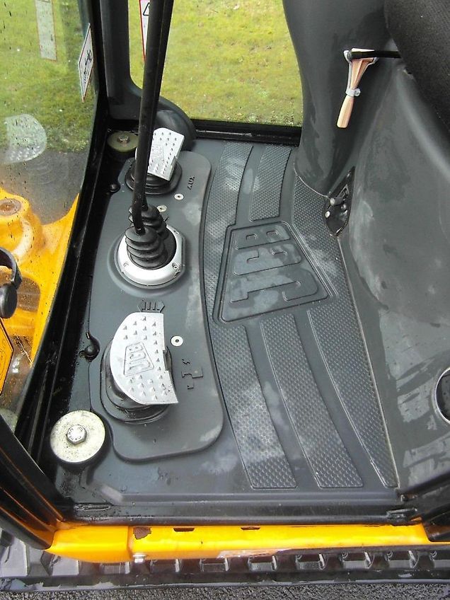 mini pelle JCB 8016 CTS avec 4 godets – Image 9