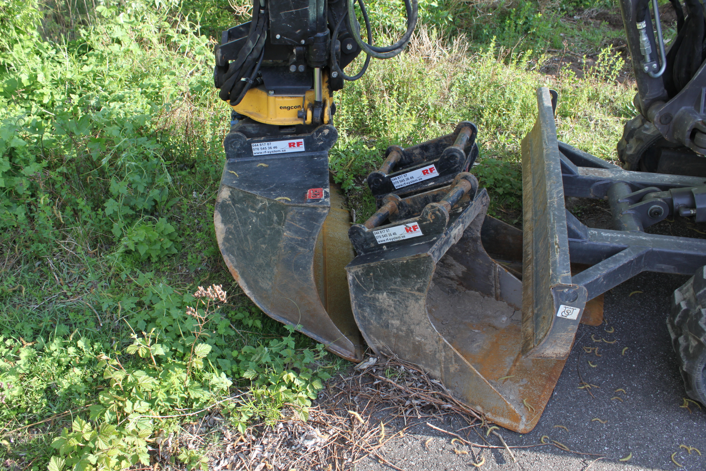 Mini pelle Volvo ECR 25D avec Engcon et remorque – Image 5