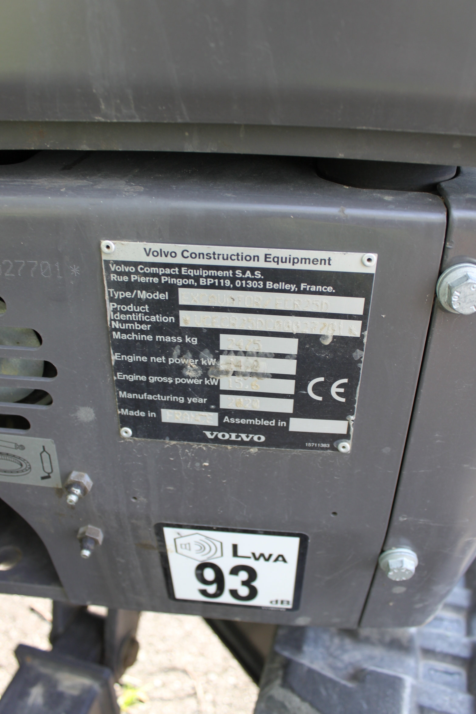 Mini pelle Volvo ECR 25D avec Engcon et remorque – Image 12