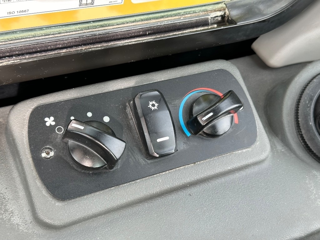 Mini pelle Caterpillar 305.5 E2 CR avec Accessoires – Image 29