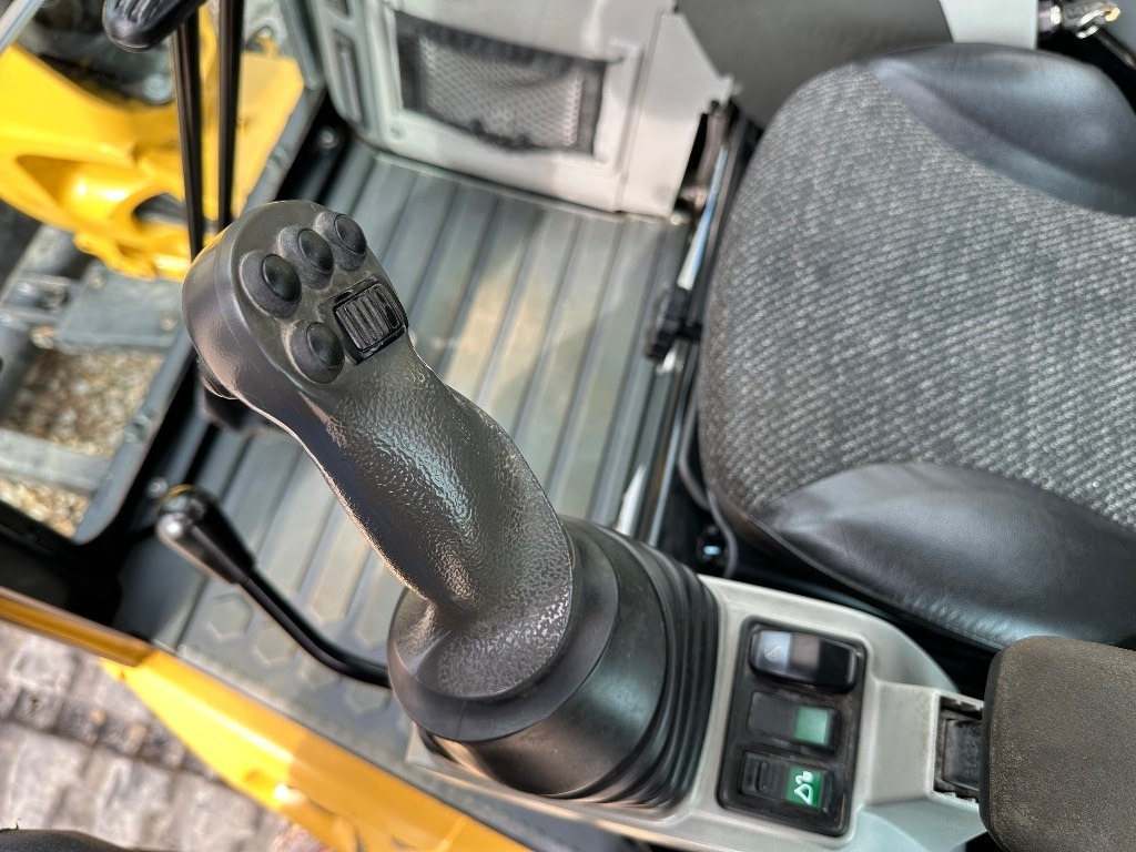 Mini pelle Caterpillar 305.5 E2 CR avec Accessoires – Image 38