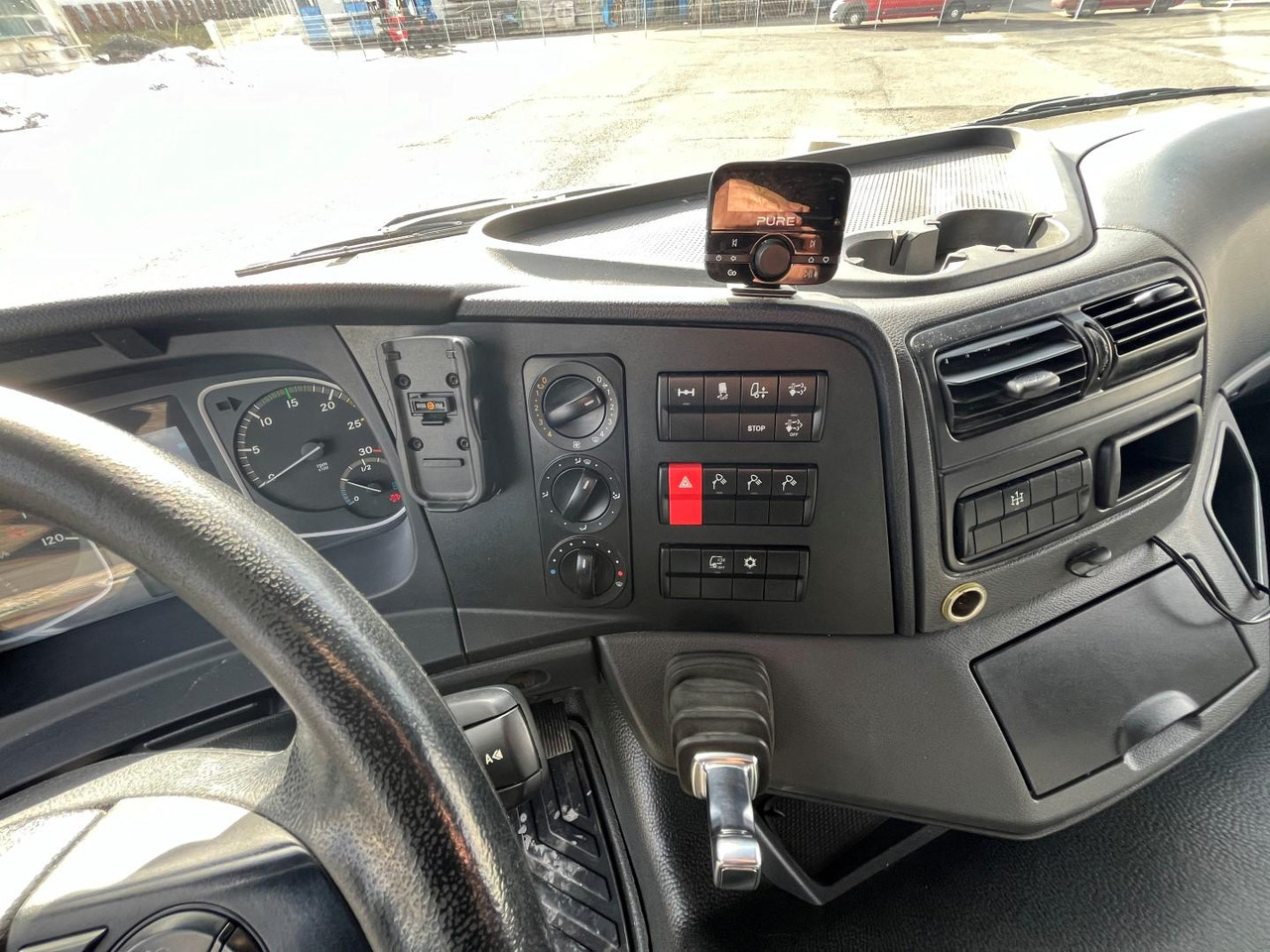 Camion Mercedes Atego 1527 + Grue HMF 1120-K5 – Image 5