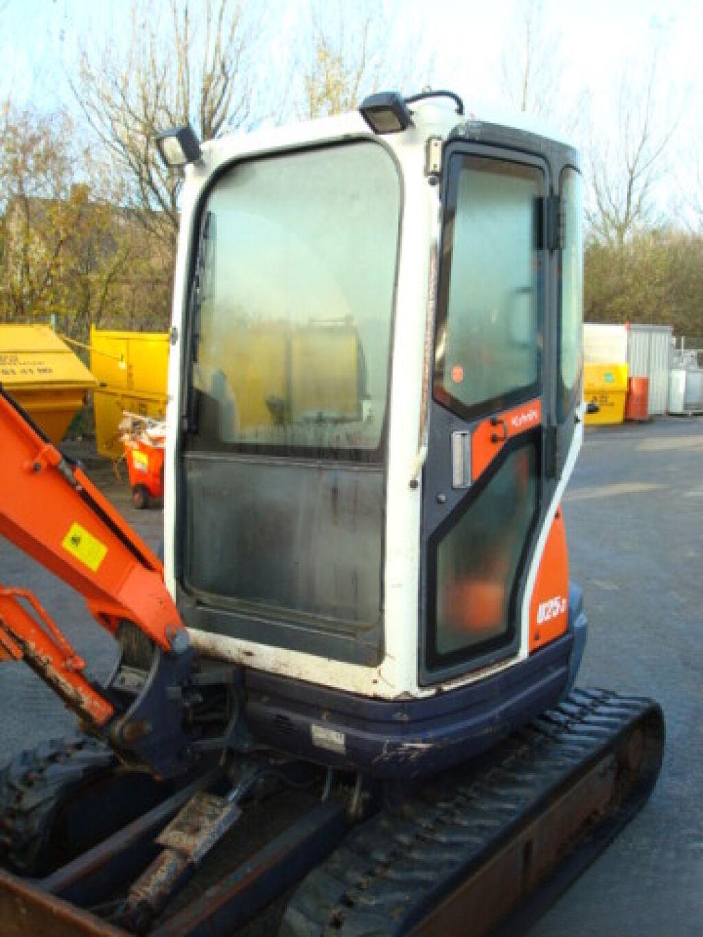 Mini pelle Kubota U25-3 avec accessoire – Image 3