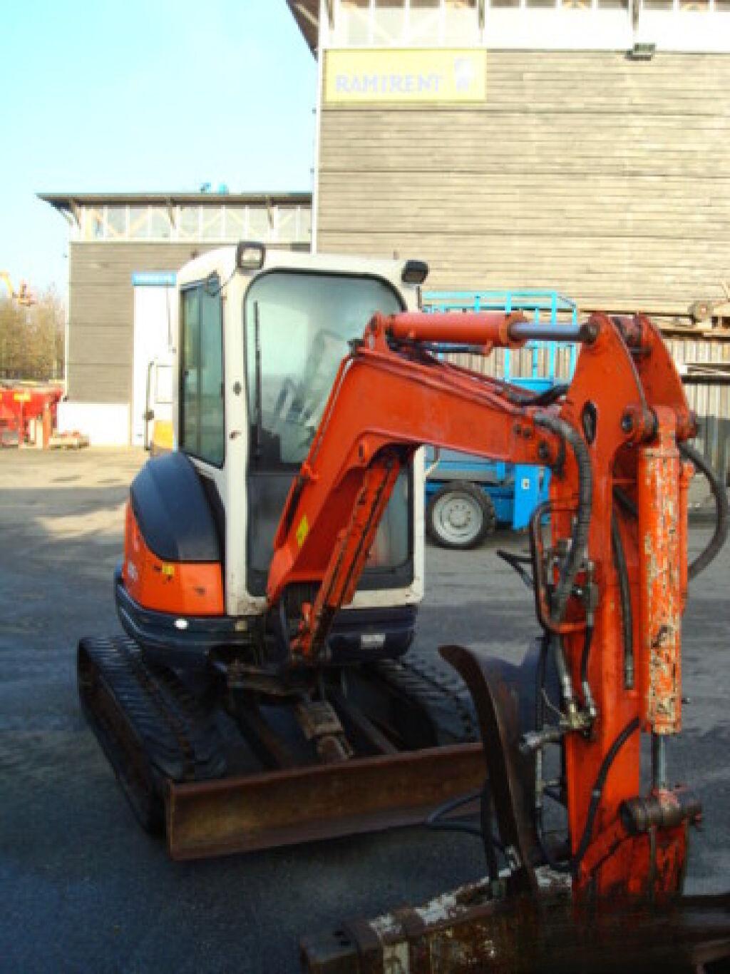 Mini pelle Kubota U25-3 avec accessoire – Image 6