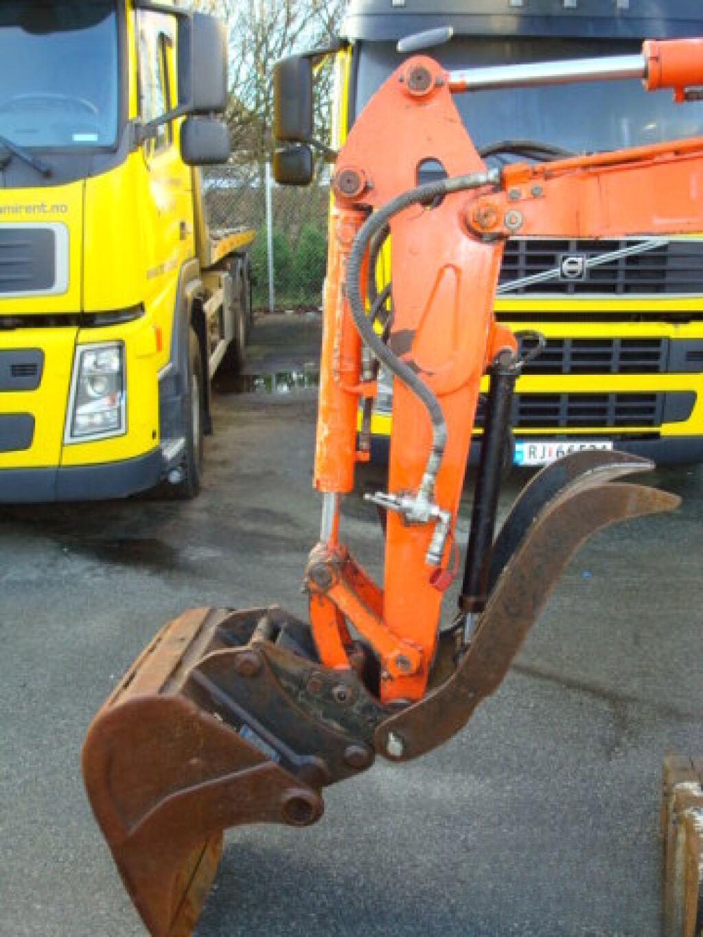 Mini pelle Kubota U25-3 avec accessoire – Image 7