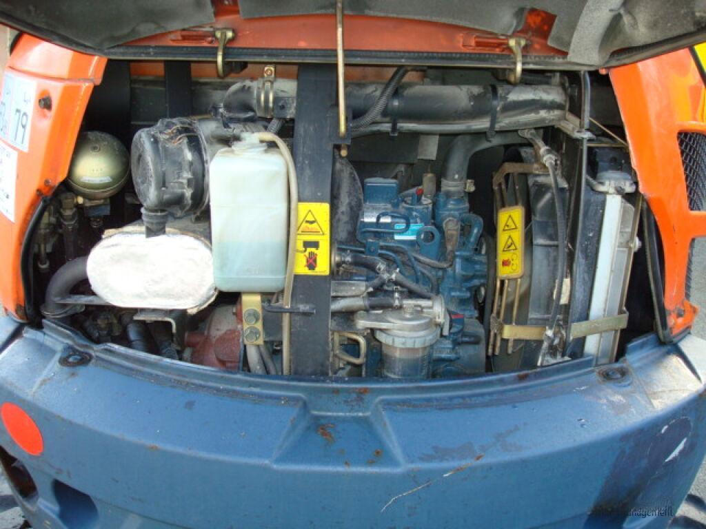 Mini pelle Kubota U25-3 avec accessoire – Image 8