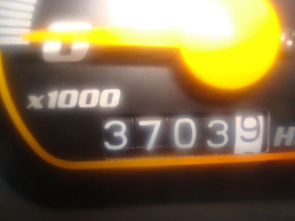 Mini pelle Kubota U25-3 avec accessoire – Image 10